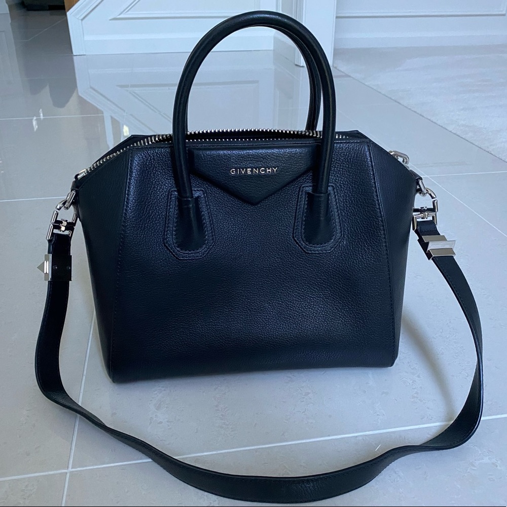 Givenchy Small Antigona Bag in Grained Leather-Black